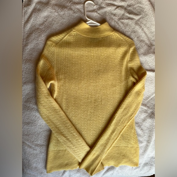 Investments Tops - 100% cashmere yellow sweater